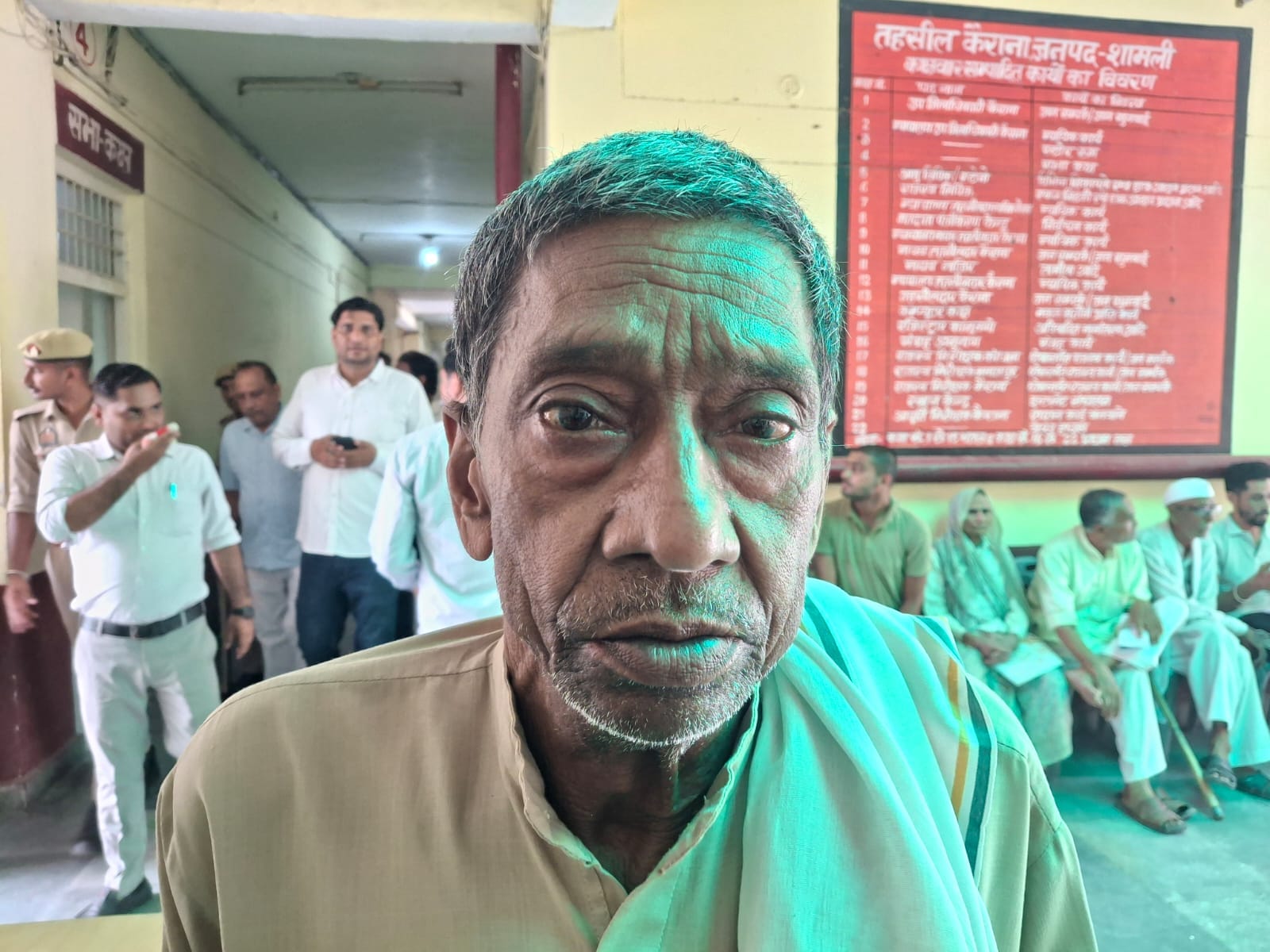 कैराना में संपूर्ण समाधान दिवस में बिजली नहीं आने की शिकायत करने पहुंचे टीचर कॉलोनी, सत्यम कॉलो कैराना में संपूर्ण समाधान दिवस में बिजली नहीं आने की शिकायत करने पहुंचे टीचर कॉलोनी, सत्यम कॉलो