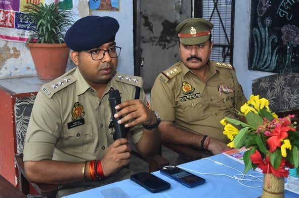 कैसरबाग के कदर रोड स्थित सहायता प्राप्त बालिका विद्या निकेतन इंटरमीडिएट कॉलेज में शनिवार को अमर कैसरबाग के कदर रोड स्थित सहायता प्राप्त बालिका विद्या निकेतन इंटरमीडिएट कॉलेज में शनिवार को अमर