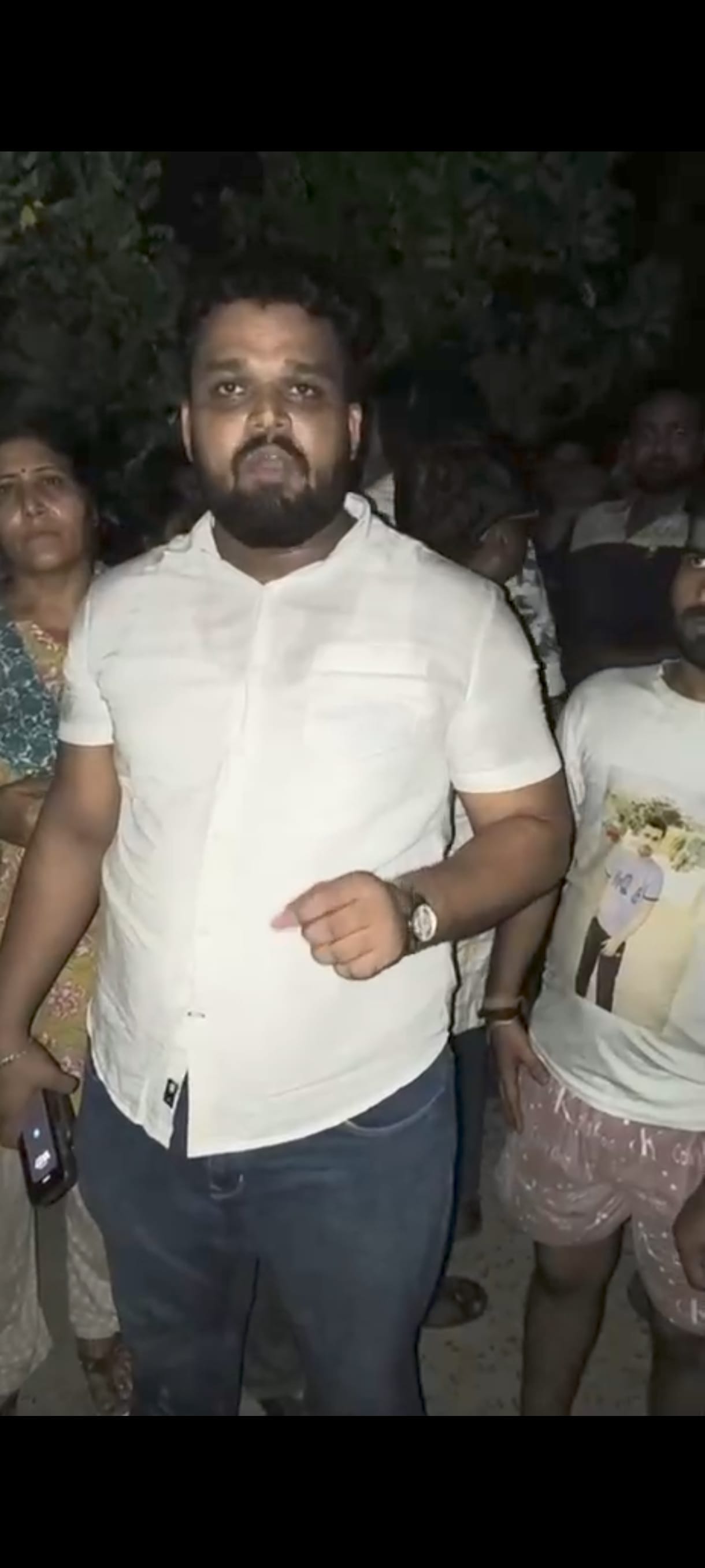 नन्दग्राम में बिजली कटौती का विरोध प्रदर्शन करते लोग। स्रोत वीडियोग्रैब नन्दग्राम में बिजली कटौती का विरोध प्रदर्शन करते लोग। स्रोत वीडियोग्रैब