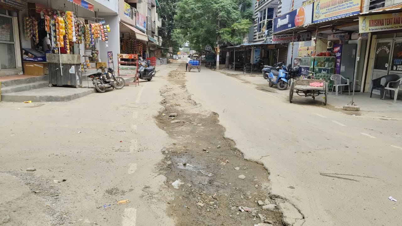 प्रताप विहार ए ब्लॉक सेक्टर 11 की नाली जाम। संवाद प्रताप विहार ए ब्लॉक सेक्टर 11 की नाली जाम। संवाद