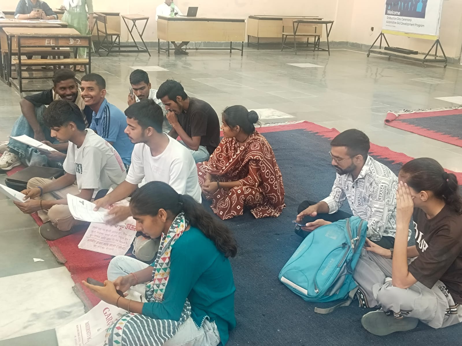 दाखिला के लिए पहुंचे अभ्यार्थी। संवाद दाखिला के लिए पहुंचे अभ्यार्थी। संवाद