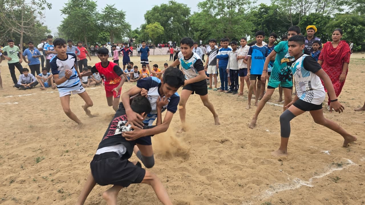 20jjrp18- झज्जर। गुरुकुल झज्जर में कुश्ती खेलते खिलाड़ी। संवाद 20jjrp18- झज्जर। गुरुकुल झज्जर में कुश्ती खेलते खिलाड़ी। संवाद