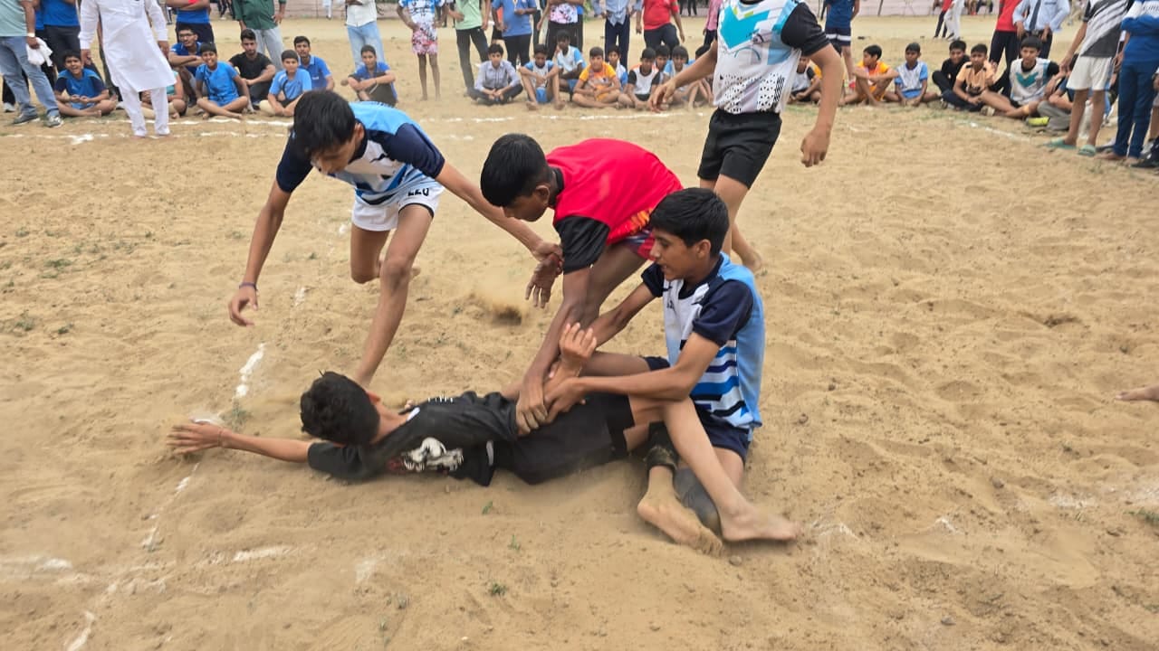 20jjrp18- झज्जर। गुरुकुल झज्जर में कुश्ती खेलते खिलाड़ी। संवाद 20jjrp18- झज्जर। गुरुकुल झज्जर में कुश्ती खेलते खिलाड़ी। संवाद