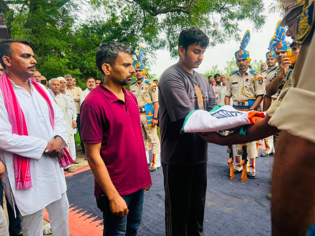 आम आदमी पार्टी कार्यकर्ताओं के कार्यकर्ताओं ने गंगानगर में प्रदर्शन किया। जिलाध्यक्ष अंकुश चौधर