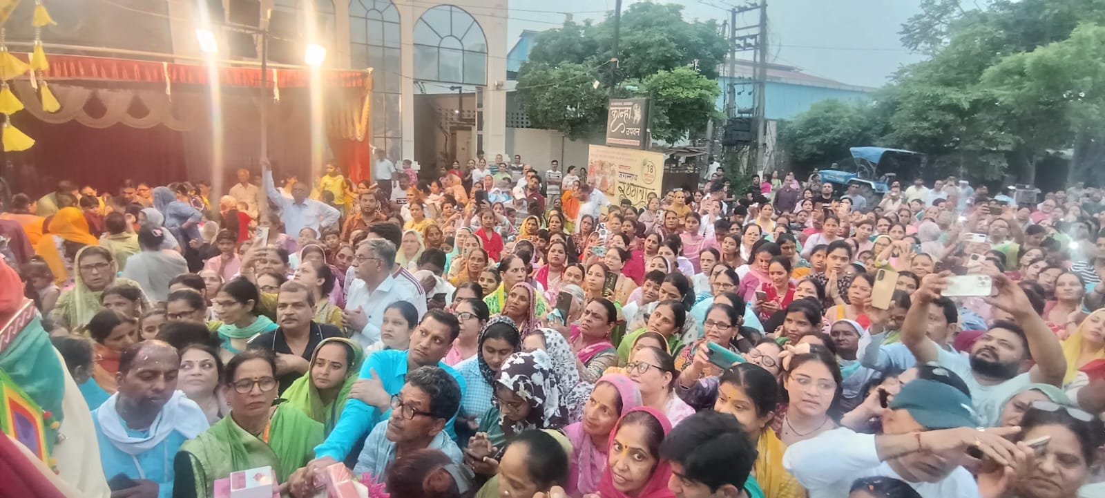  बलराम और सुभद्रा के साथ रथ पर सवार भगवान जगन्नाथ। प्रवक्ता
