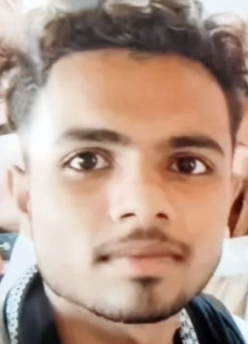 फोटो 20 एमएएचपी 16 परिचय-गोताखोरों को बुलाने की मांग को लेकर झांसी-मिर्जापुर हाईवे पर कुनाटा मो फोटो 20 एमएएचपी 16 परिचय-गोताखोरों को बुलाने की मांग को लेकर झांसी-मिर्जापुर हाईवे पर कुनाटा मो