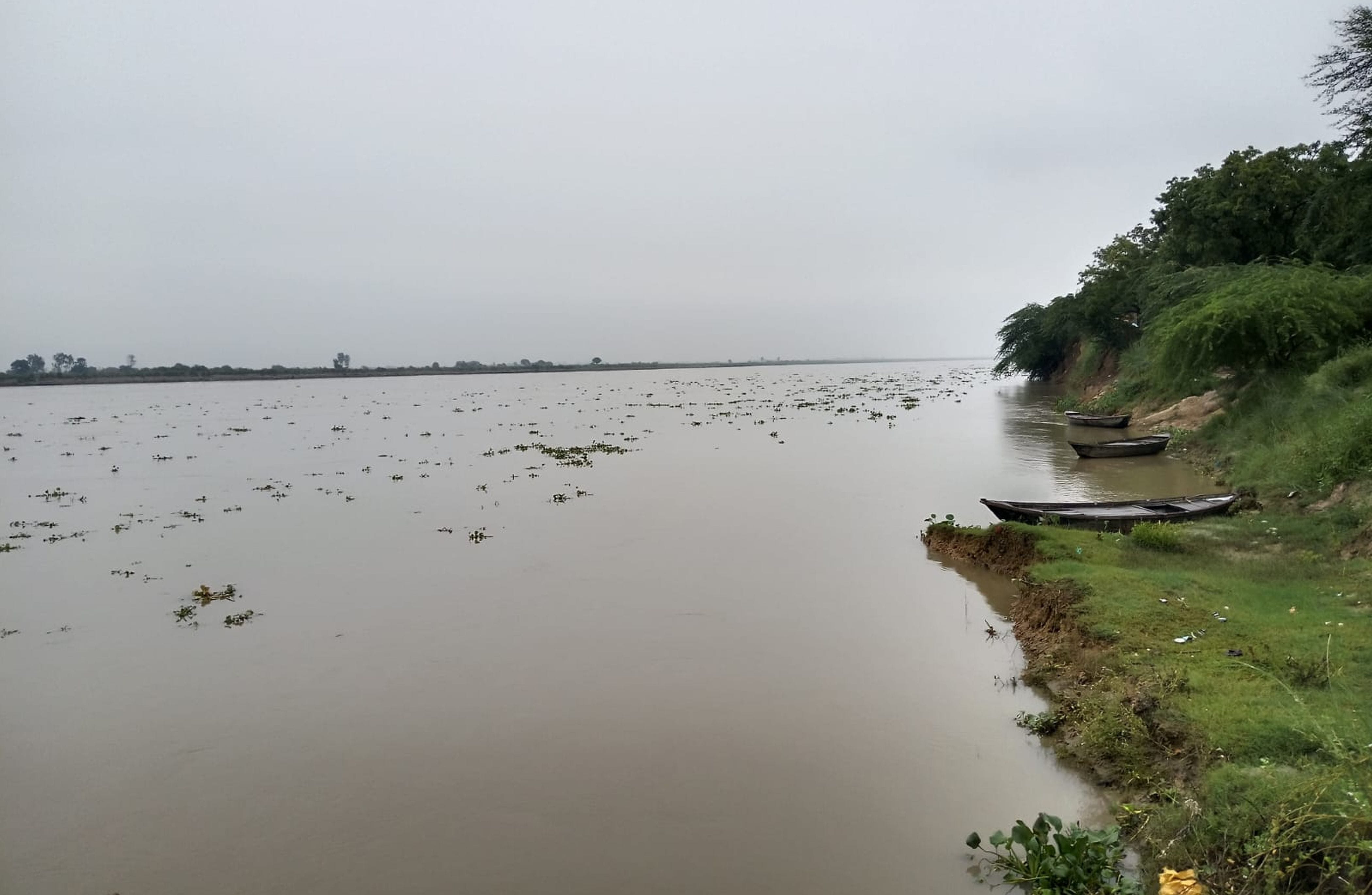 फोटो-34 बढ़ा गंगा नदी का जल स्तर। संवाद