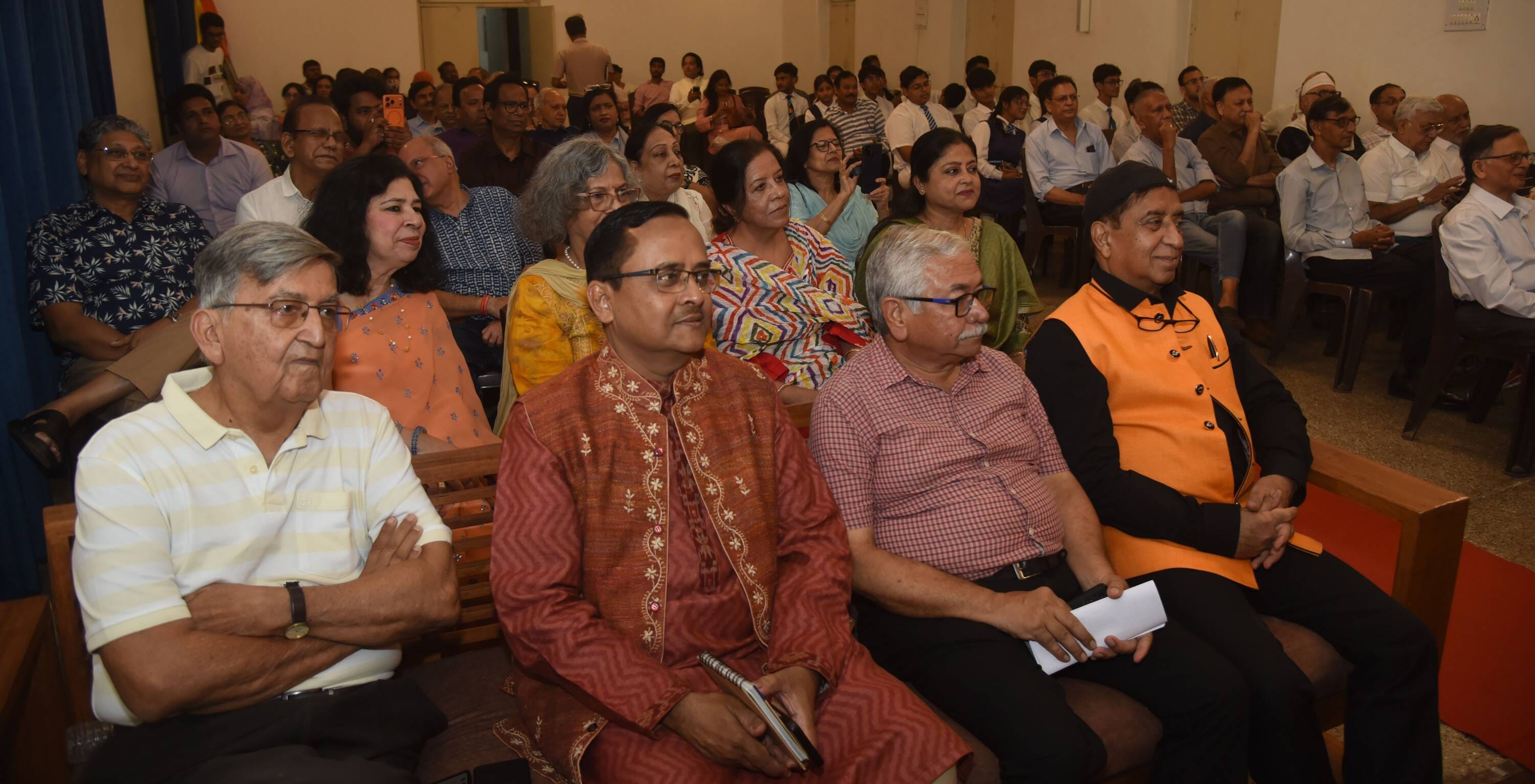 कनेक्शन वर्ल्डवाइड की ओर से रविवार को बॉलीवुड और अवध पर चर्चा कार्यक्रम हुआ। कनेक्शन वर्ल्डवाइड की ओर से रविवार को बॉलीवुड और अवध पर चर्चा कार्यक्रम हुआ।