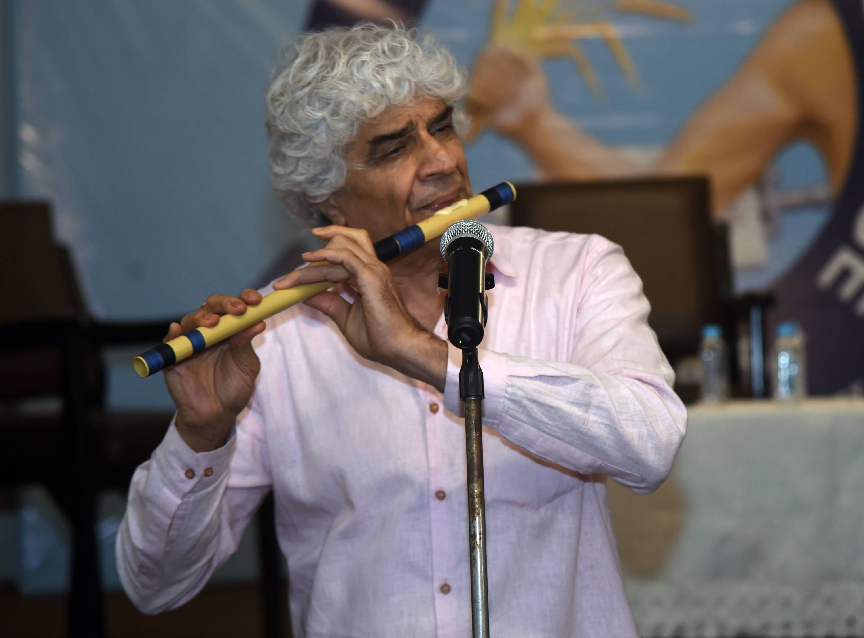 कनेक्शन वर्ल्डवाइड की ओर से रविवार को बॉलीवुड और अवध पर चर्चा कार्यक्रम हुआ। कनेक्शन वर्ल्डवाइड की ओर से रविवार को बॉलीवुड और अवध पर चर्चा कार्यक्रम हुआ।