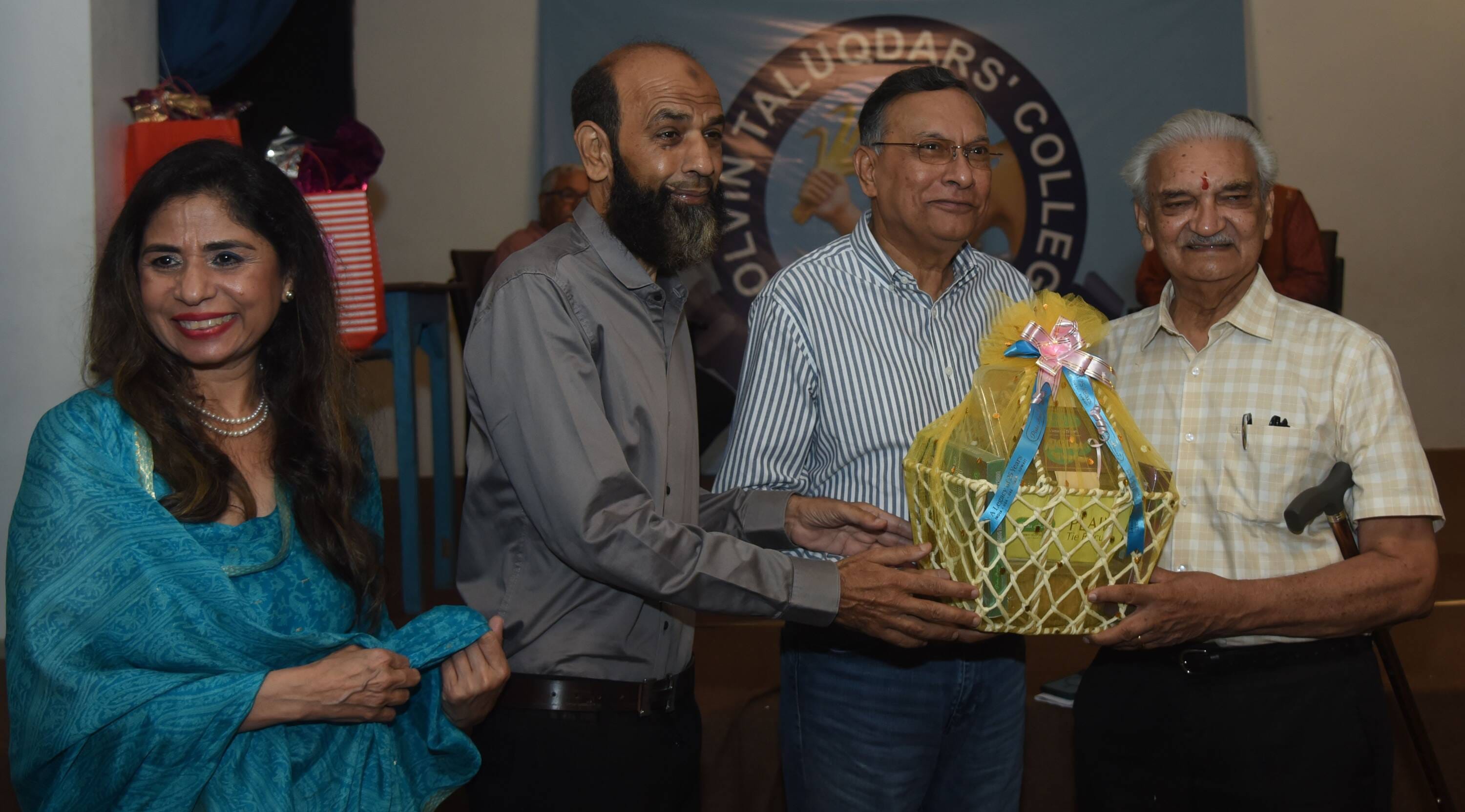 कनेक्शन वर्ल्डवाइड की ओर से रविवार को बॉलीवुड और अवध पर चर्चा कार्यक्रम हुआ। कनेक्शन वर्ल्डवाइड की ओर से रविवार को बॉलीवुड और अवध पर चर्चा कार्यक्रम हुआ।