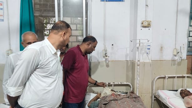 न्यायालय परिसर की बिल्डिंग ढही न्यायालय परिसर की बिल्डिंग ढही