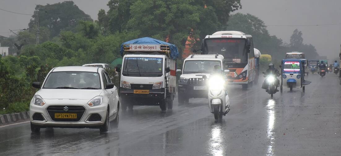 रविवार की सुबह लखनऊ में हुई बारिश। रविवार की सुबह लखनऊ में हुई बारिश।