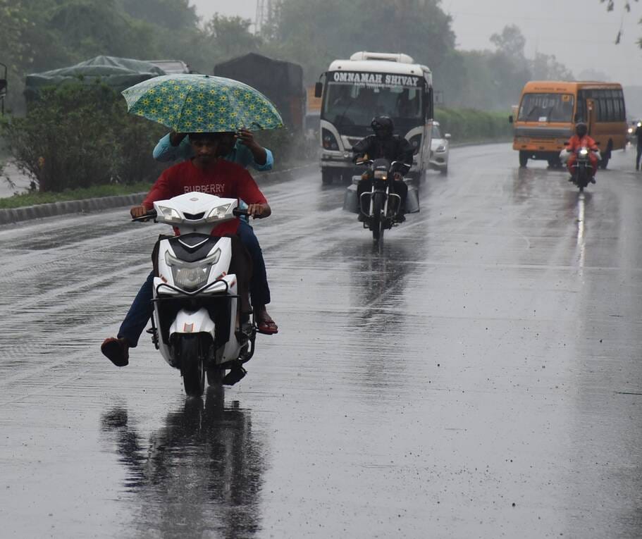 रविवार की सुबह लखनऊ में हुई बारिश। रविवार की सुबह लखनऊ में हुई बारिश।