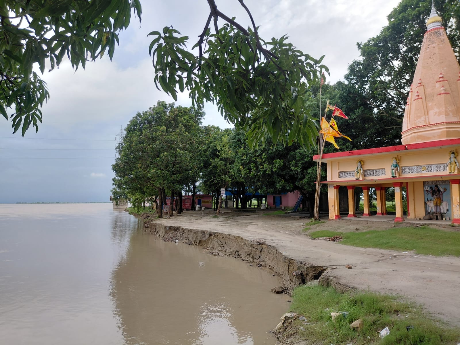 शारदानदी का बढ़ता जलस्तर।संवाद शारदानदी का बढ़ता जलस्तर।संवाद