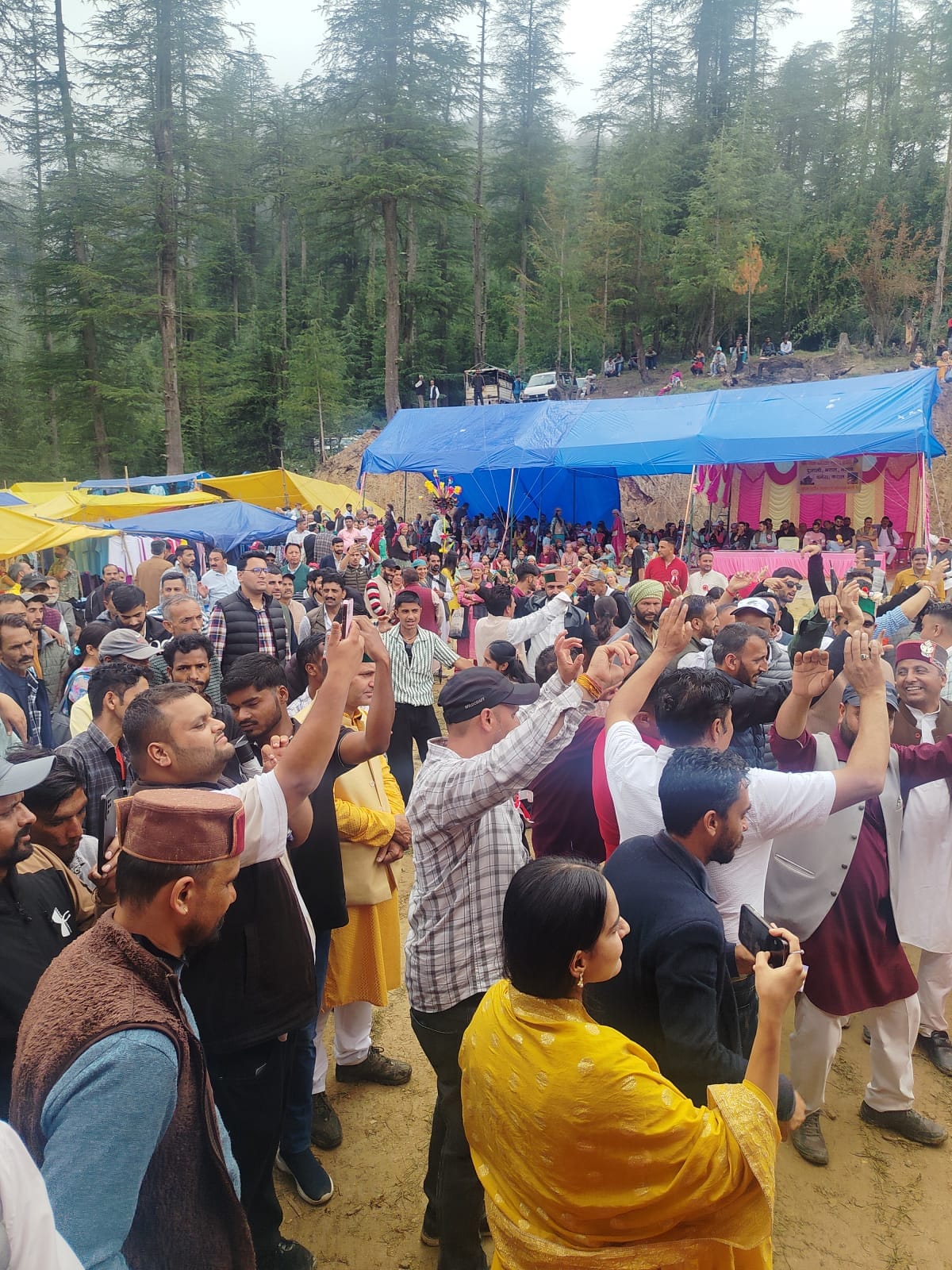 उबादेश के पुजारली रिहाली मेले में नाचते ग्रामीण। संवाद उबादेश के पुजारली रिहाली मेले में नाचते ग्रामीण। संवाद