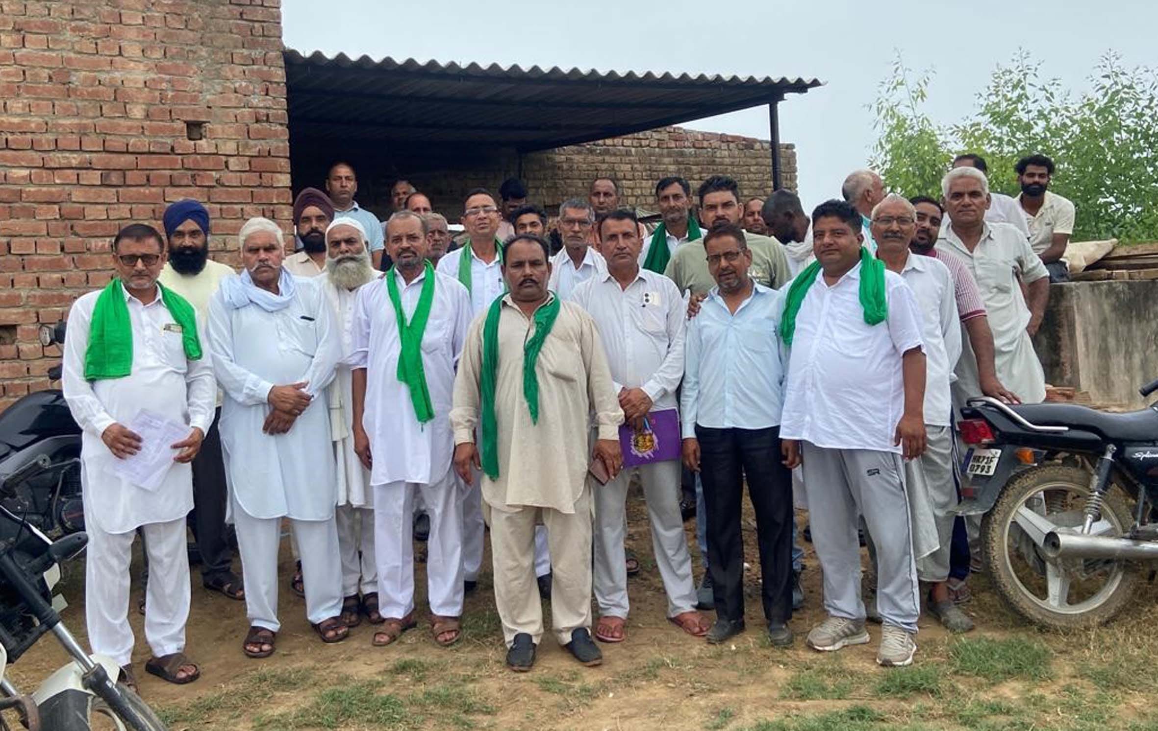 व्यासपुर में बिजली लाइन में फाल्ट को ठीक करते कर्मचारी। संवाद