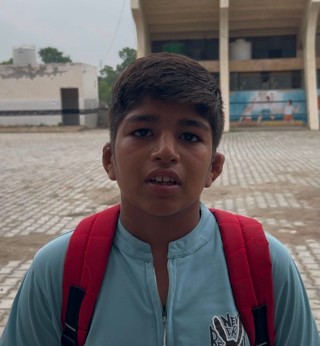 06 रोहतक के सर छोटूराम स्टेडियम में कुश्ती खेल के दौरान आपत्ति दर्ज करवाते खिलाड़ी अंश, परिजन