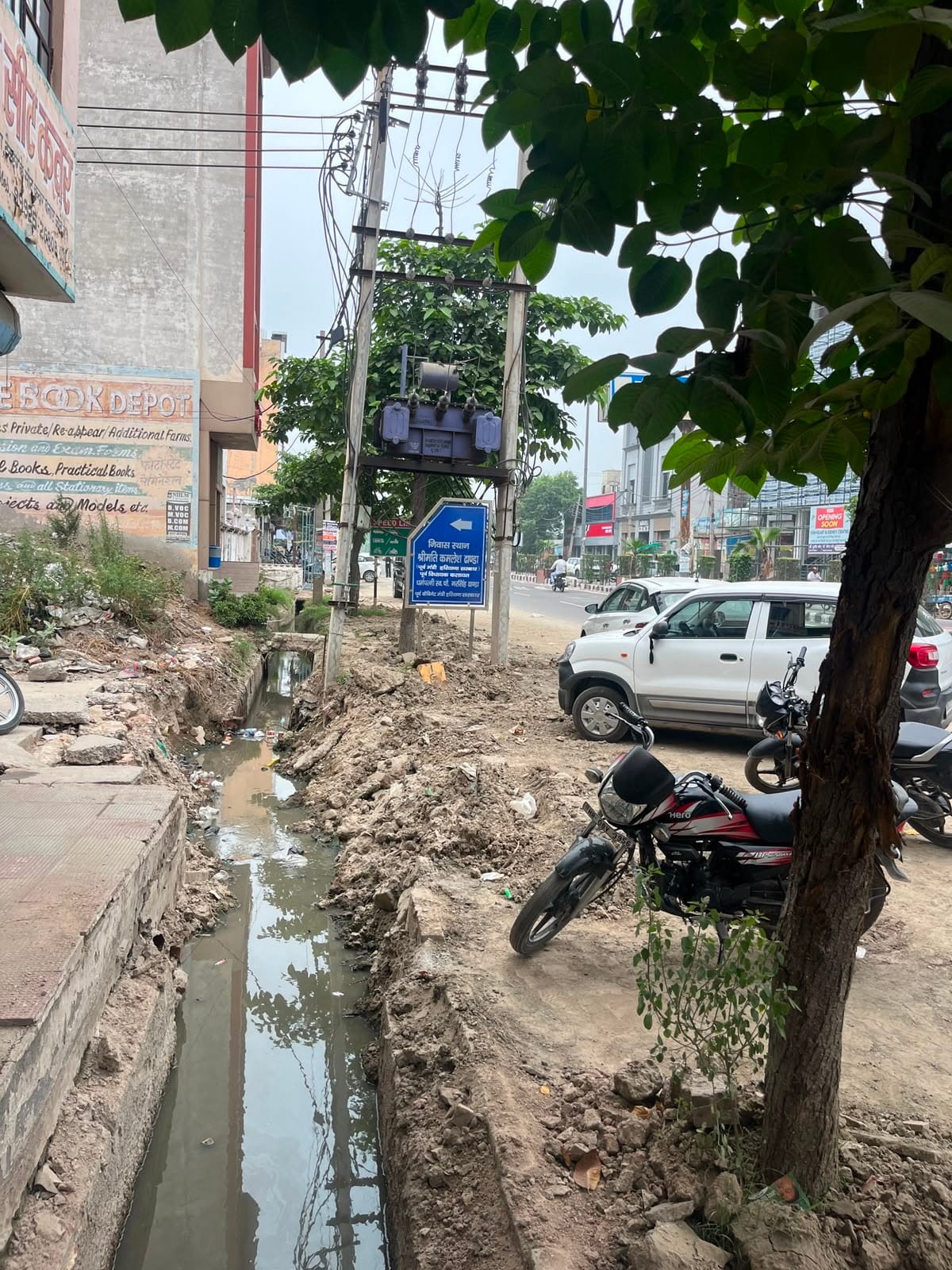 छात्रावास रोड़ पर कम की गई नाले की गहराई। संवाद