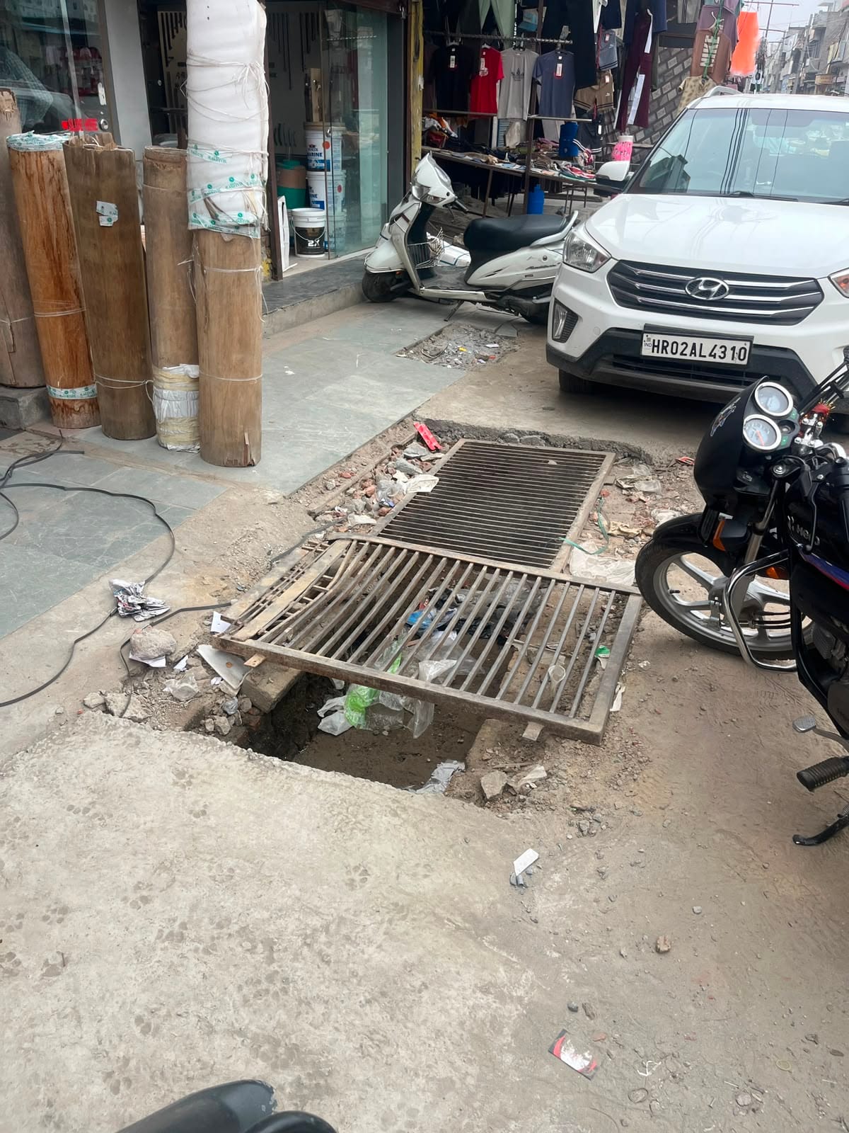 छात्रावास रोड़ पर कम की गई नाले की गहराई। संवाद