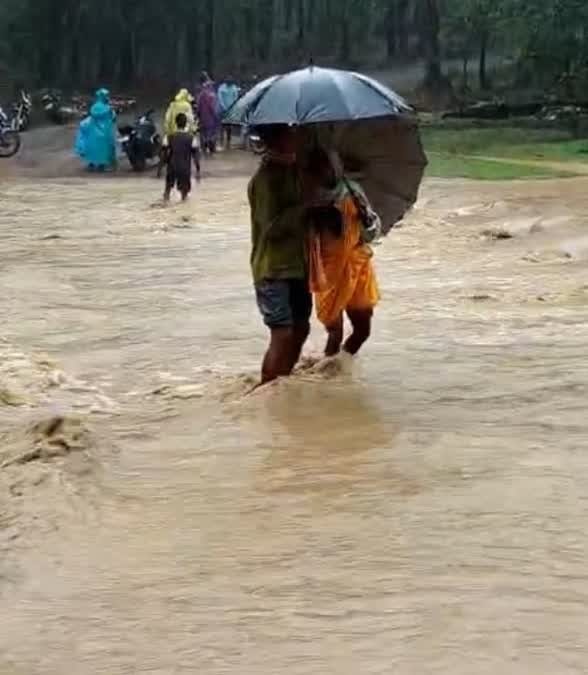 कवर्धा शहर के करपात्री ग्राउंड में भरा पानी कवर्धा शहर के करपात्री ग्राउंड में भरा पानी