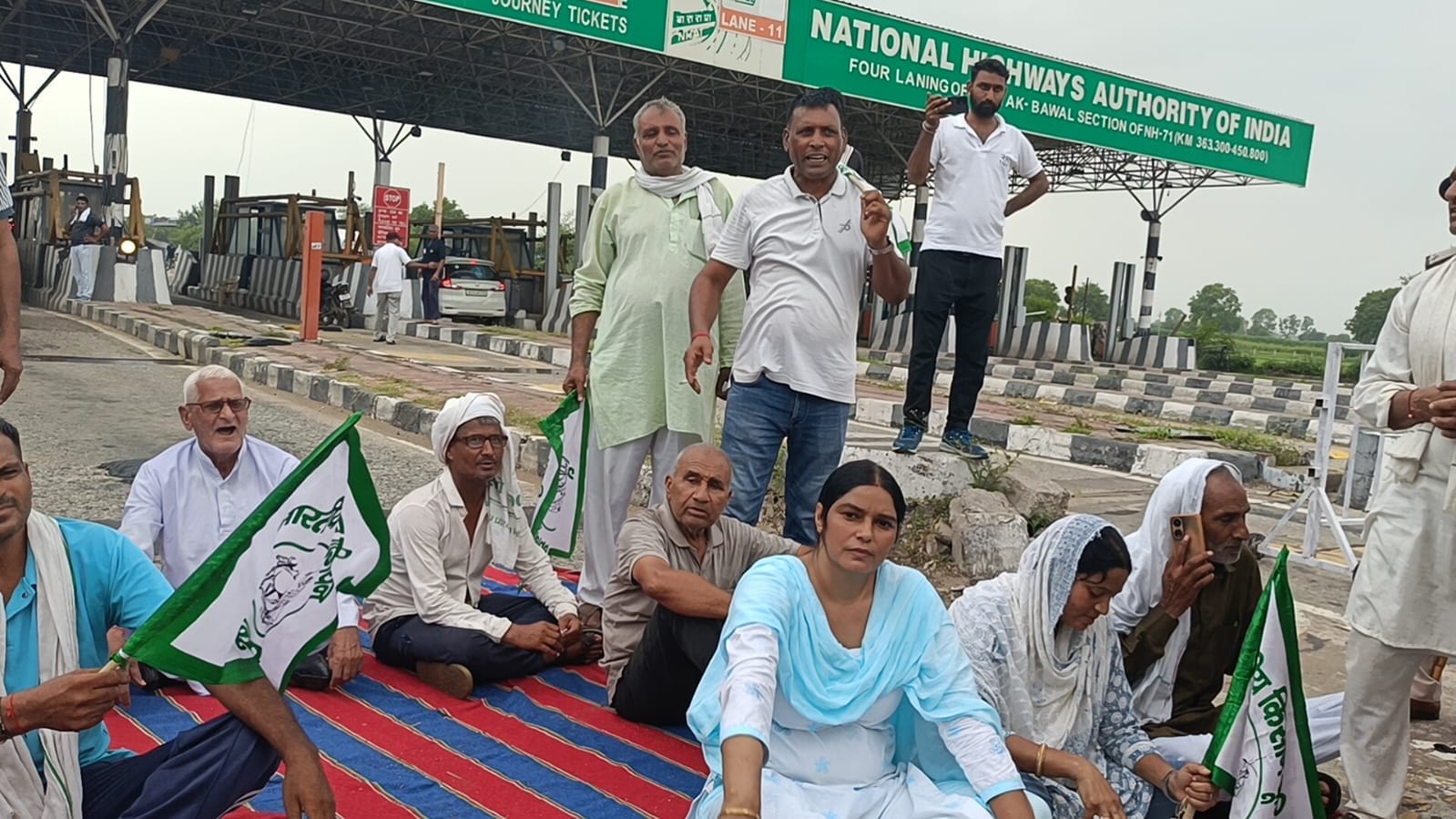 मांगों को लेकर प्रदर्शन करते भारतीय किसान यूनियन चढूनी के नेता। स्रोत : यूनियन मांगों को लेकर प्रदर्शन करते भारतीय किसान यूनियन चढूनी के नेता। स्रोत : यूनियन