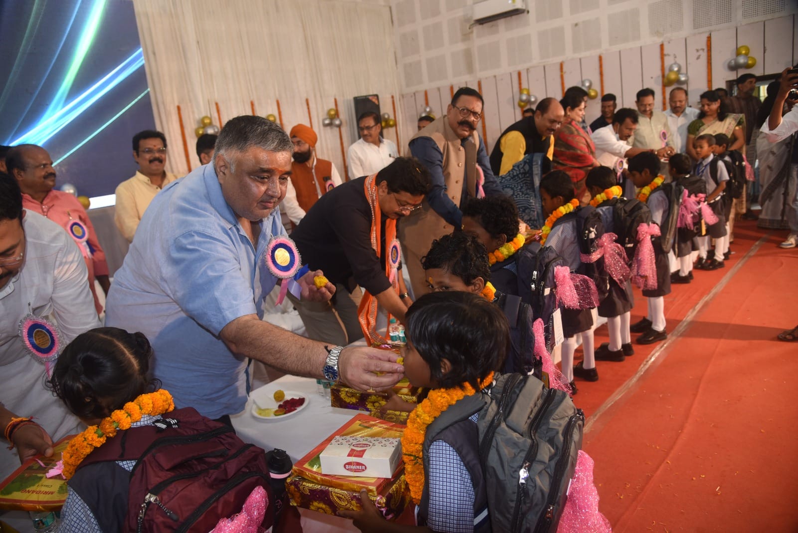 मंत्री राजेश अग्रवाल ने बच्चों को किया प्रोत्साहित। मंत्री राजेश अग्रवाल ने बच्चों को किया प्रोत्साहित।