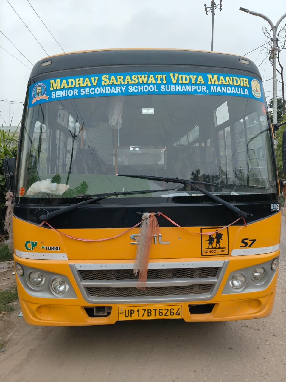 नौरसपुर गांव में मासूम की मौत के बाद घर में मौजूद परिजन व स्थानीय लोग। संवाद नौरसपुर गांव में मासूम की मौत के बाद घर में मौजूद परिजन व स्थानीय लोग। संवाद