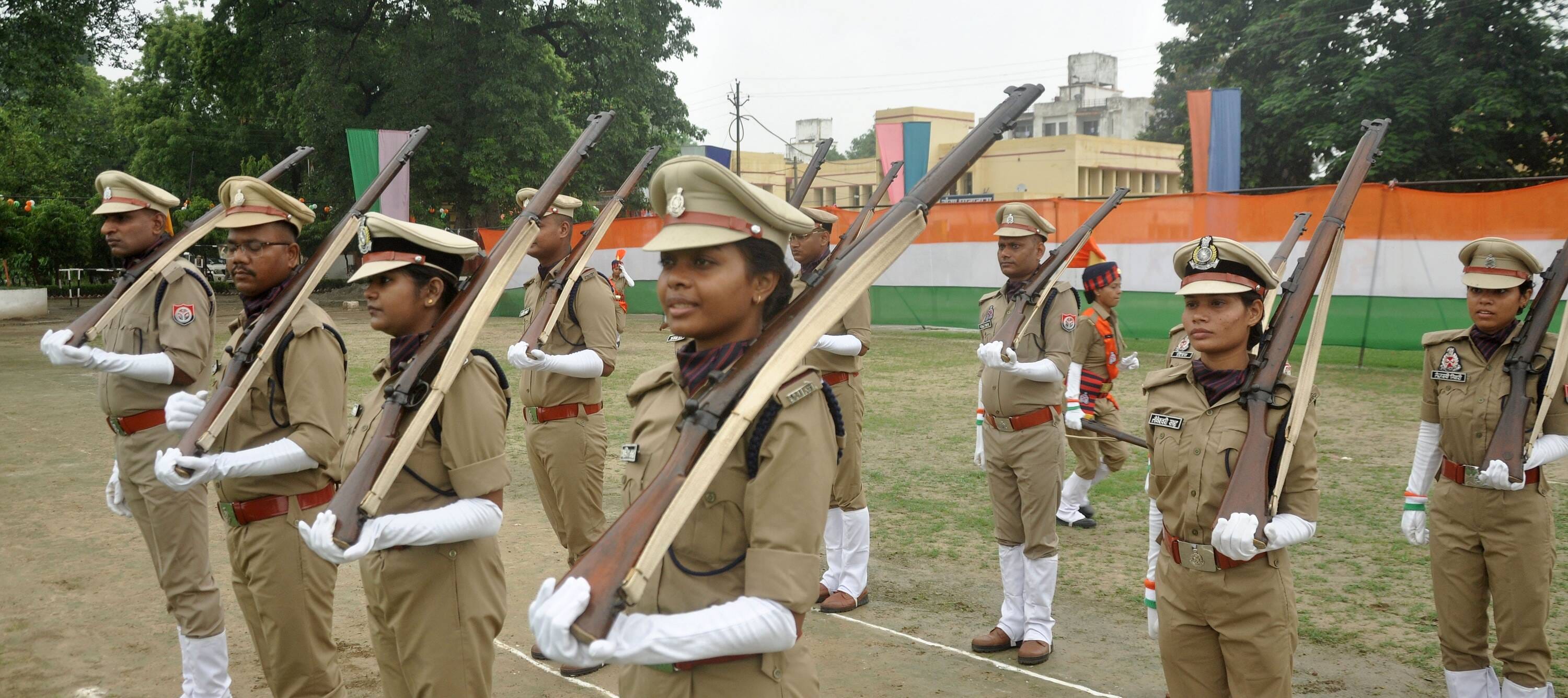 प्रशिक्षण पूरा कर जेल अधिकारियों ने दी सलामी
