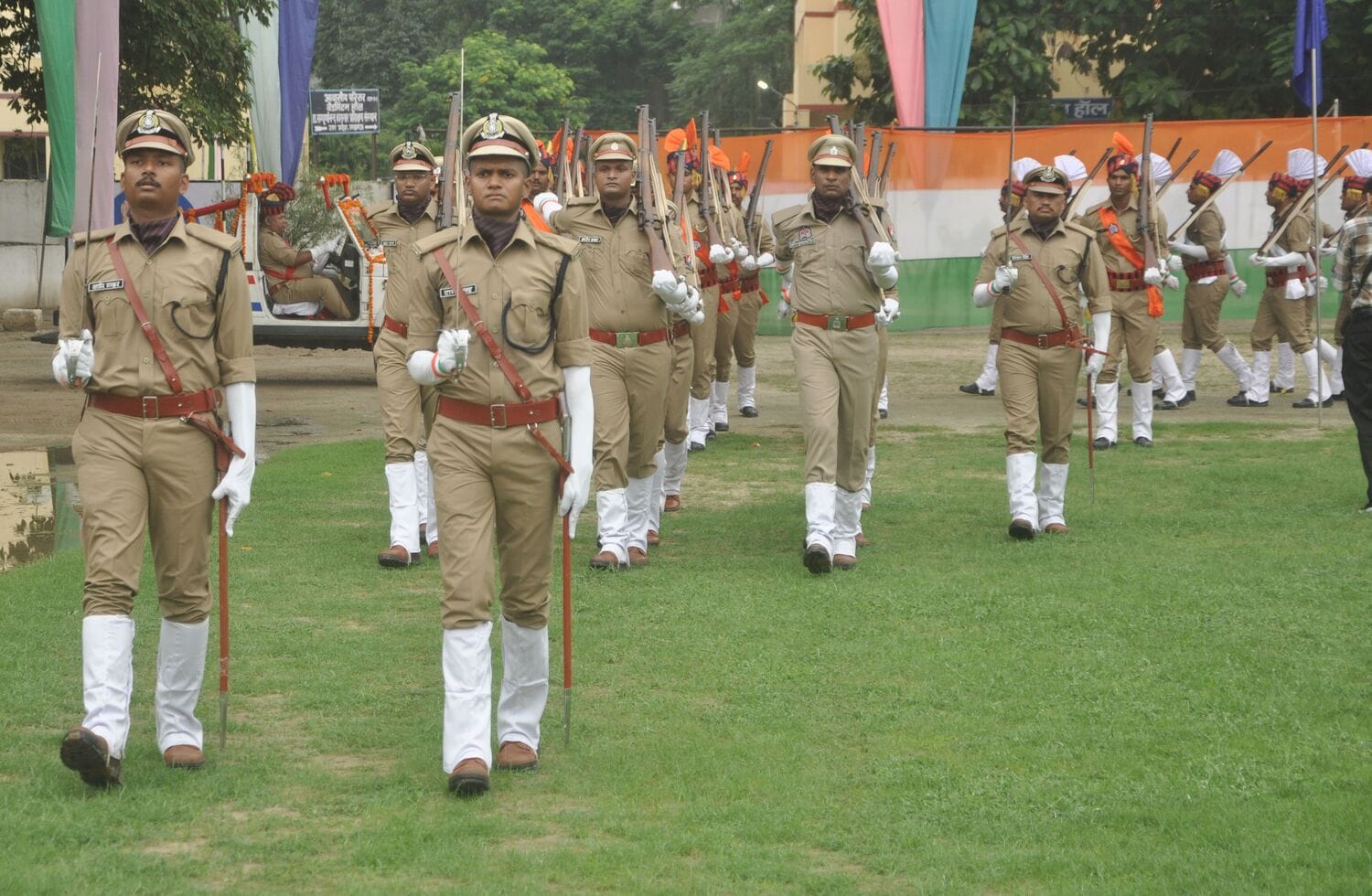 प्रशिक्षण पूरा कर जेल अधिकारियों ने दी सलामी
