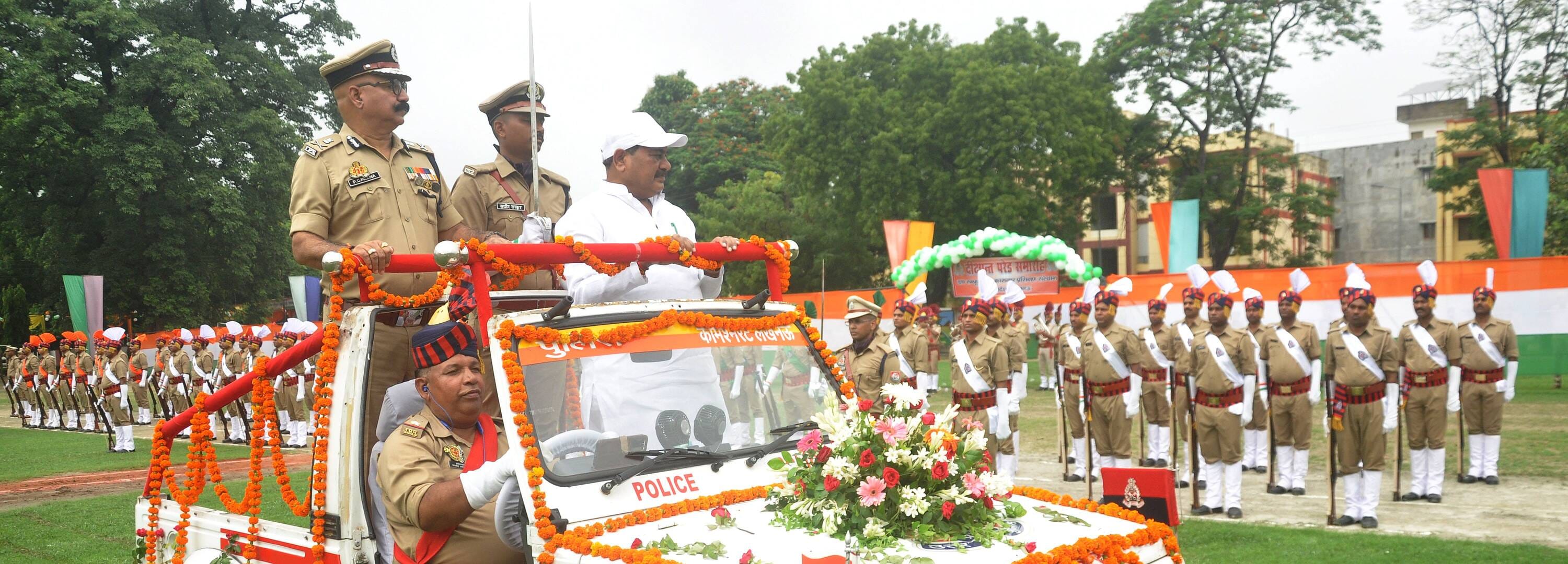 प्रशिक्षण पूरा कर जेल अधिकारियों ने दी सलामी