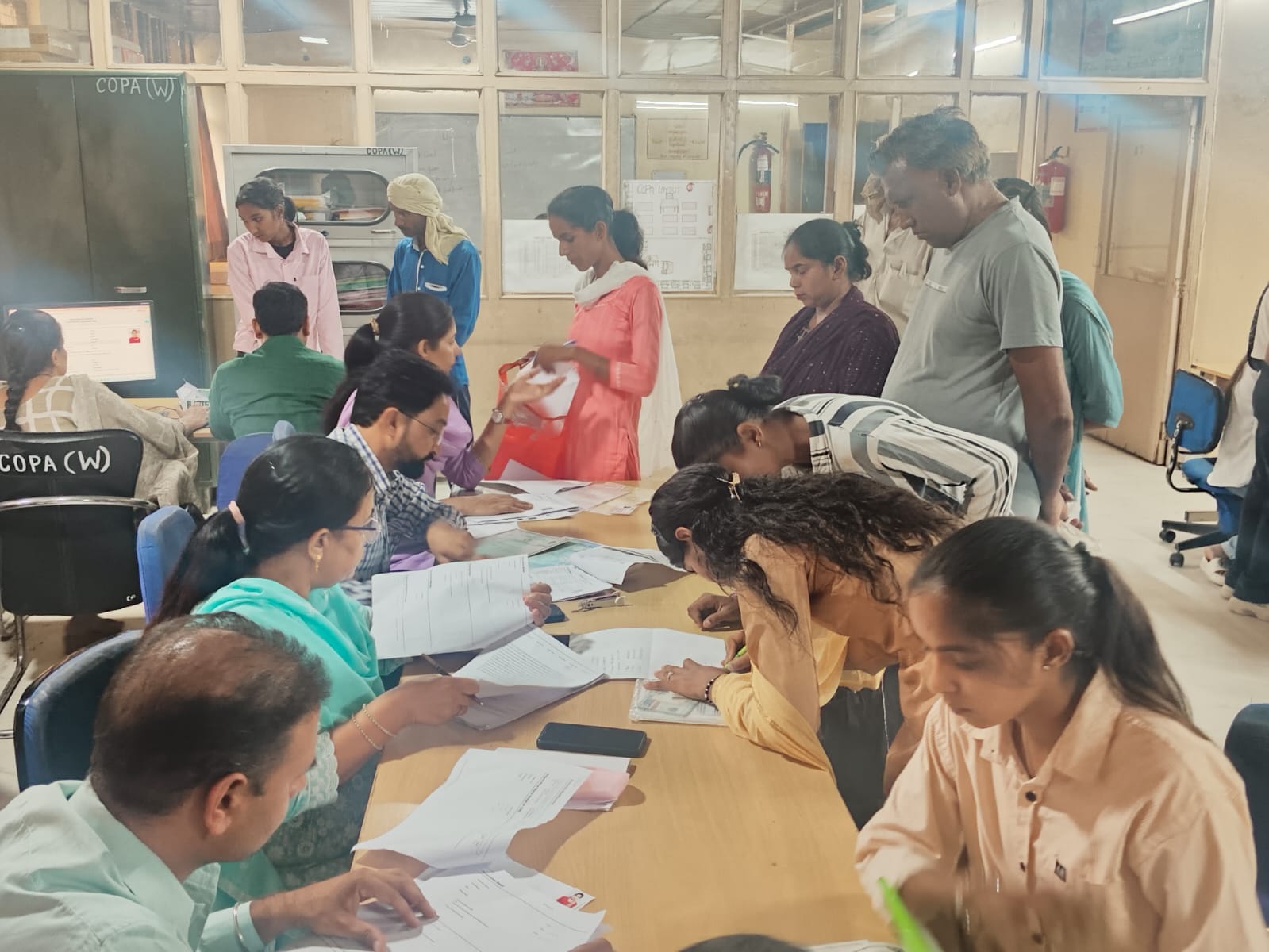 राजकीय आईटीआई में दाखिले के लिए पहुंचे विद्यार्थी। आईटीआई राजकीय आईटीआई में दाखिले के लिए पहुंचे विद्यार्थी। आईटीआई