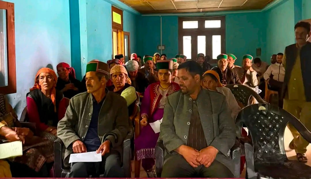 देवठी पंचायत में आयोजित ग्राम सभा में मौजूद ग्रामीण। स्रोत : जागरूक पाठक देवठी पंचायत में आयोजित ग्राम सभा में मौजूद ग्रामीण। स्रोत : जागरूक पाठक