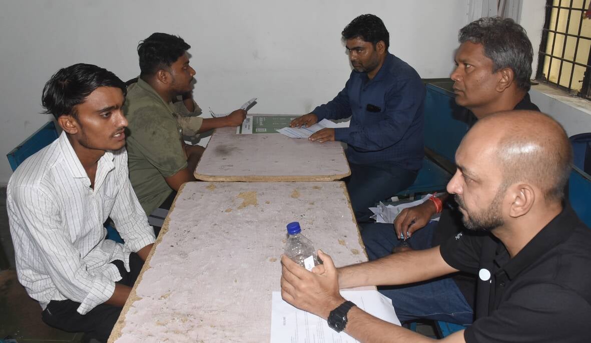 आईटीआई में लगे रोजगार मेले में अभ्यर्थियों का साक्षात्कार लेते प्रतिनिधि। -संवाद आईटीआई में लगे रोजगार मेले में अभ्यर्थियों का साक्षात्कार लेते प्रतिनिधि। -संवाद