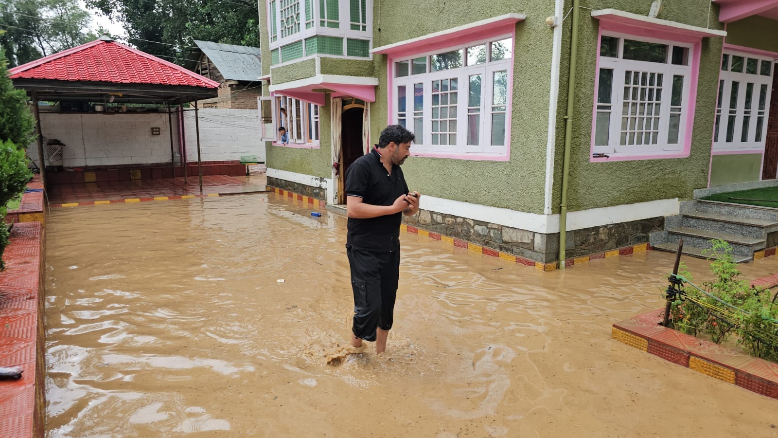 बांदीपोरा के गुरेज में बादल फटने से हुआ नुकसान। वीडियो ग्रैब बांदीपोरा के गुरेज में बादल फटने से हुआ नुकसान। वीडियो ग्रैब