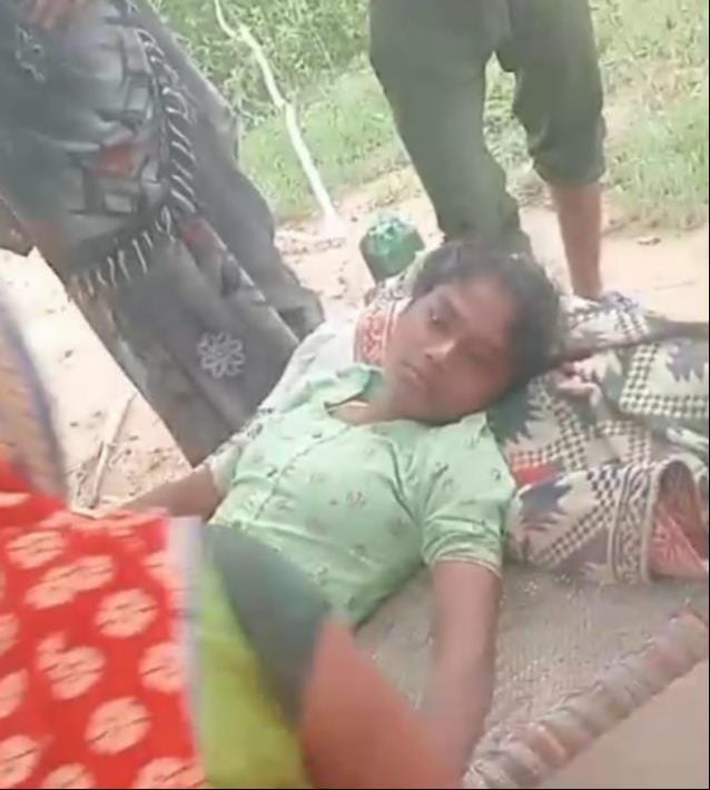 जैथरा के गांव नगला दया में गिरी मकान की छत। संवाद जैथरा के गांव नगला दया में गिरी मकान की छत। संवाद