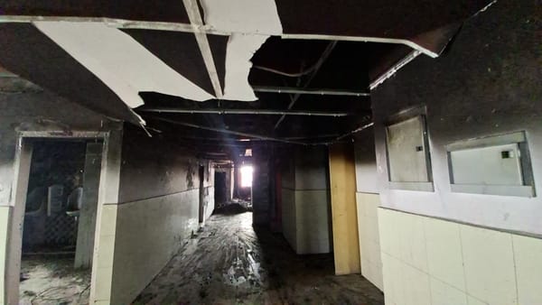 जवाहर भवन में आग के बाद दिखी बदहाली। जवाहर भवन में आग के बाद दिखी बदहाली।