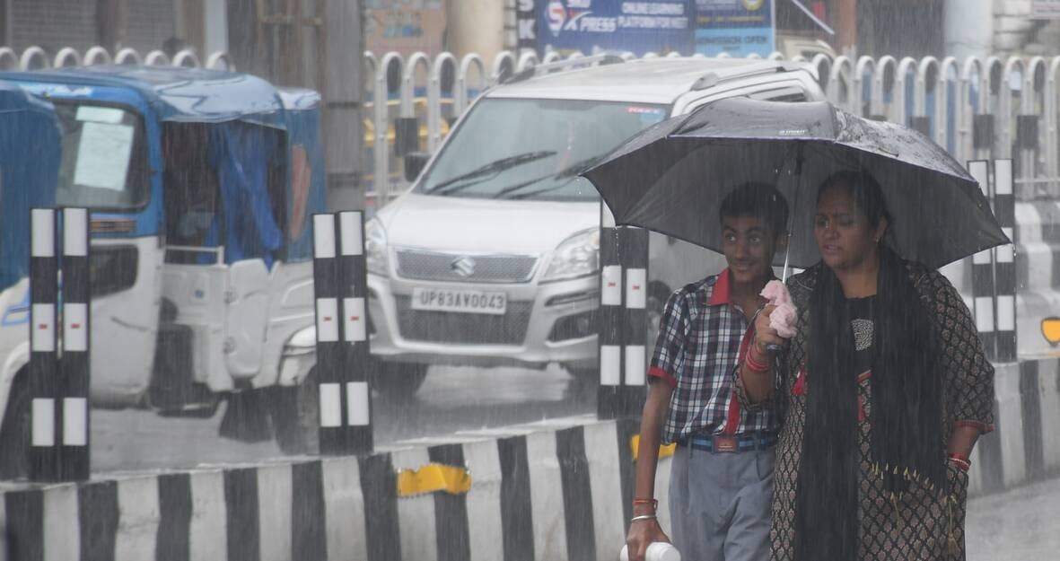 मंगलवार को लखनऊ में बारिश के नजारे। 