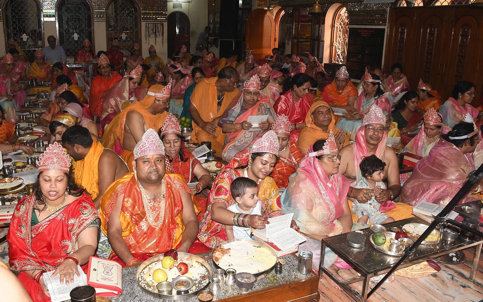 इंदिरानगर स्थित जैन मंदिर में सिद्धचक्र महामंडल विधान के दूसरे दिन बुधवार को पूजन हुआ। 
