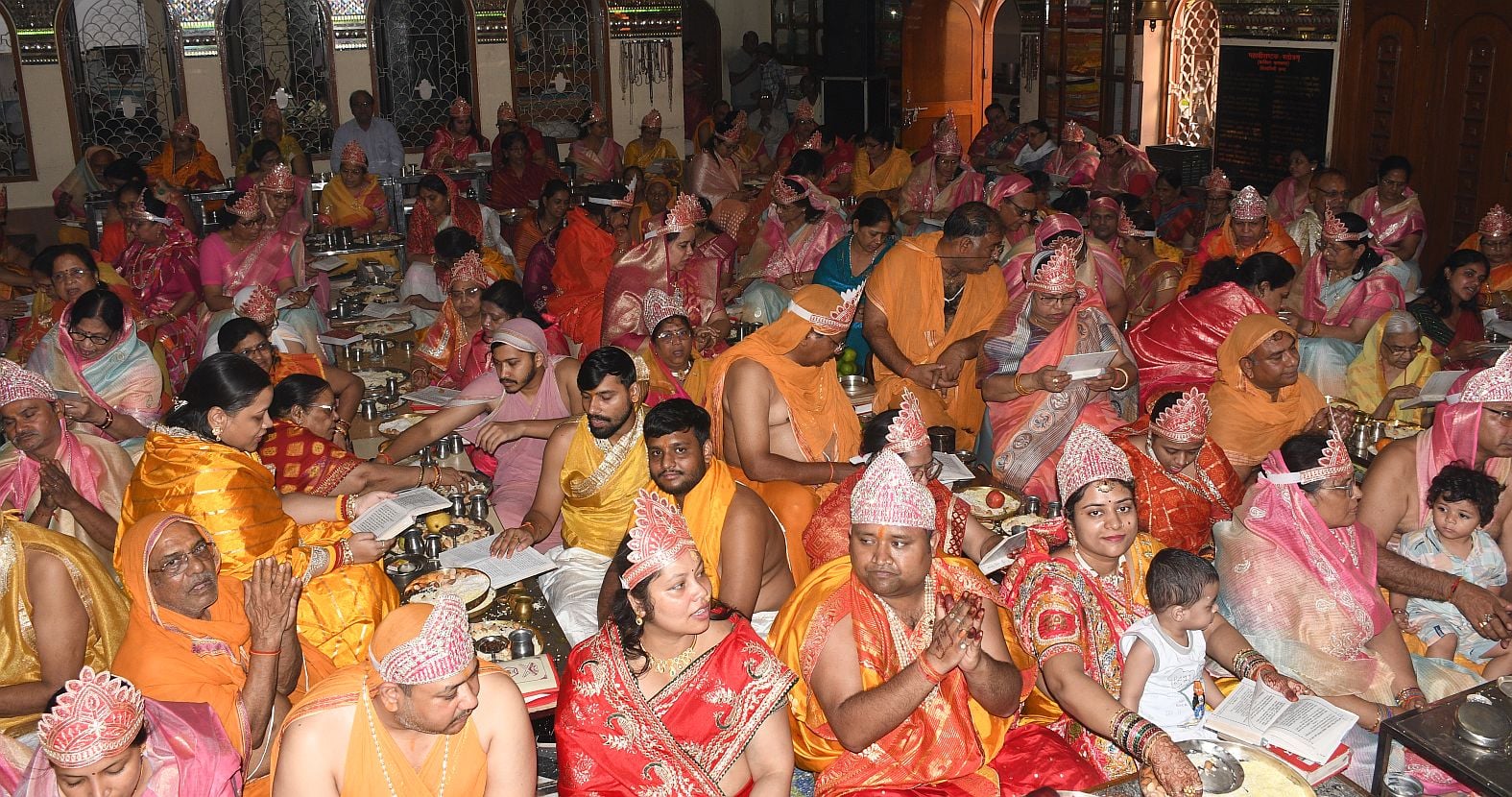 इंदिरानगर स्थित जैन मंदिर में सिद्धचक्र महामंडल विधान के दूसरे दिन बुधवार को पूजन हुआ। 