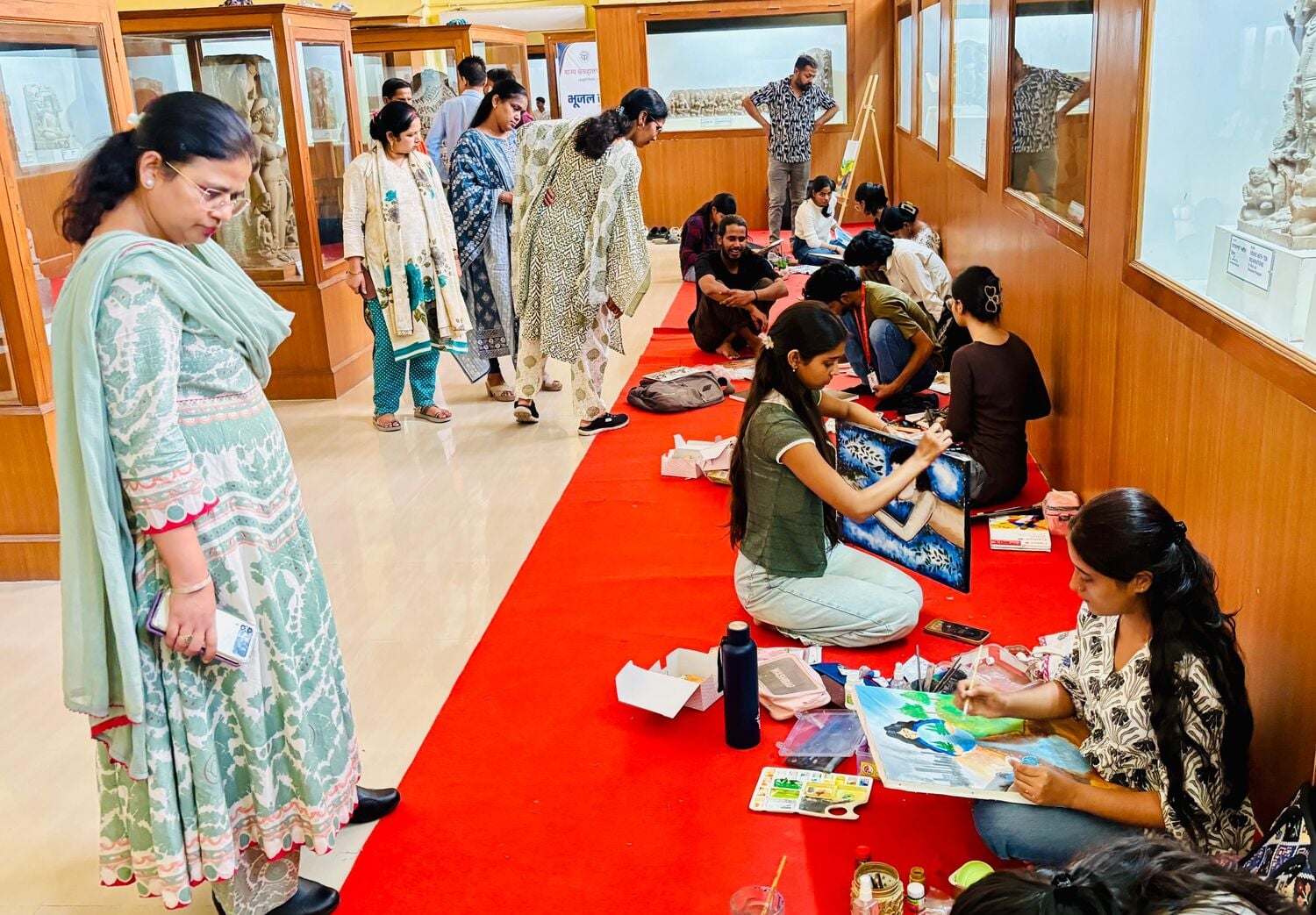 कैनवास पेंटिंग प्रतियोगिता में विजेता प्रतिभागियों को किया गया सम्मानित कैनवास पेंटिंग प्रतियोगिता में विजेता प्रतिभागियों को किया गया सम्मानित