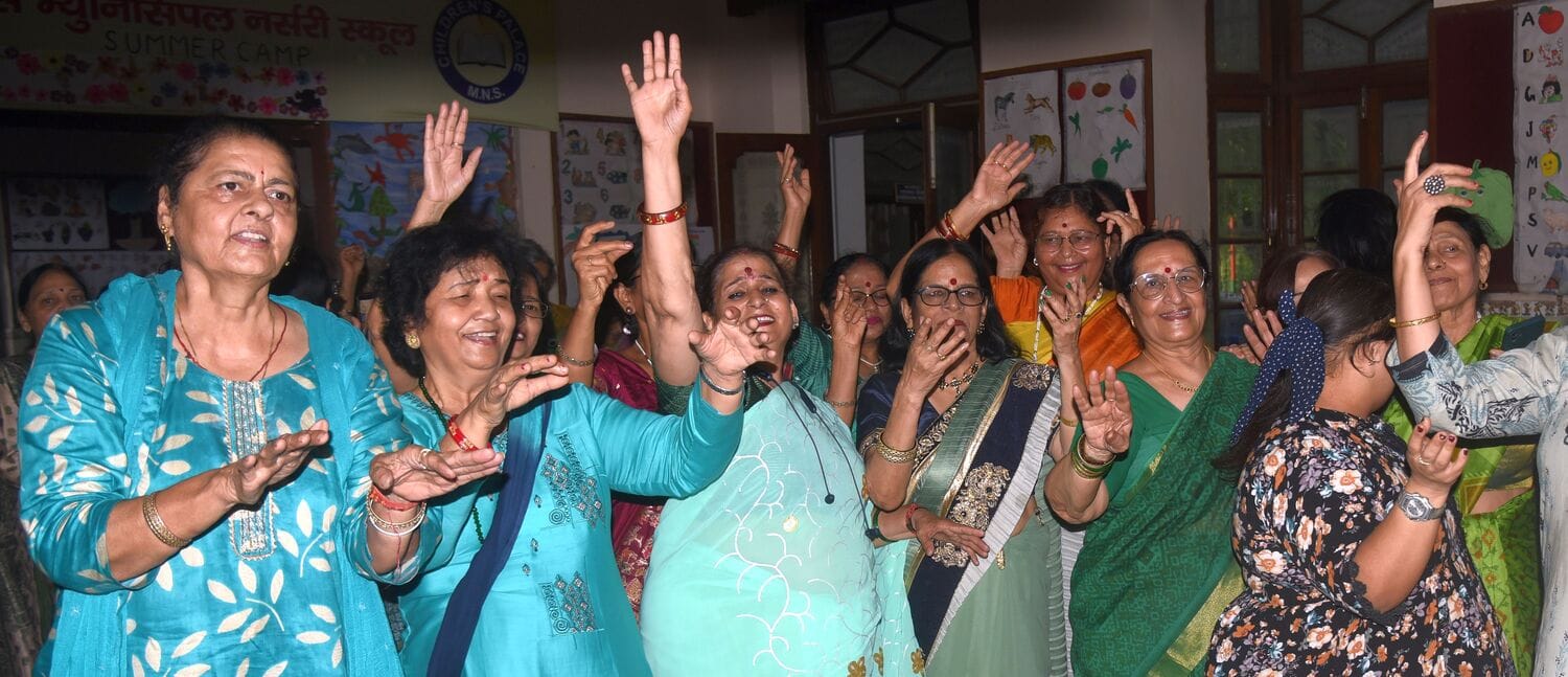 लखनऊ वीमेंस एसोसिएशन की नई कार्यकारिणी के चयन के बाद सांस्कृतिक आयोजन हुए। लखनऊ वीमेंस एसोसिएशन की नई कार्यकारिणी के चयन के बाद सांस्कृतिक आयोजन हुए।
