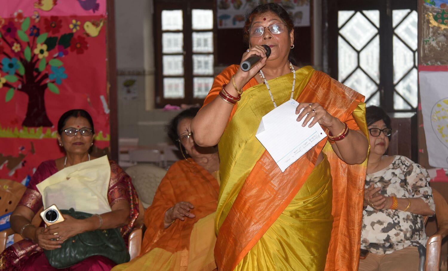 लखनऊ वीमेंस एसोसिएशन की नई कार्यकारिणी के चयन के बाद सांस्कृतिक आयोजन हुए। लखनऊ वीमेंस एसोसिएशन की नई कार्यकारिणी के चयन के बाद सांस्कृतिक आयोजन हुए।