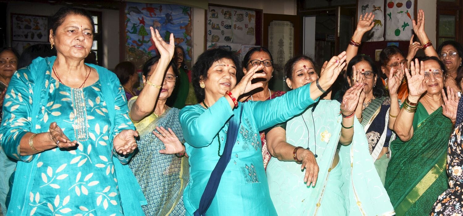 लखनऊ वीमेंस एसोसिएशन की नई कार्यकारिणी के चयन के बाद सांस्कृतिक आयोजन हुए। लखनऊ वीमेंस एसोसिएशन की नई कार्यकारिणी के चयन के बाद सांस्कृतिक आयोजन हुए।