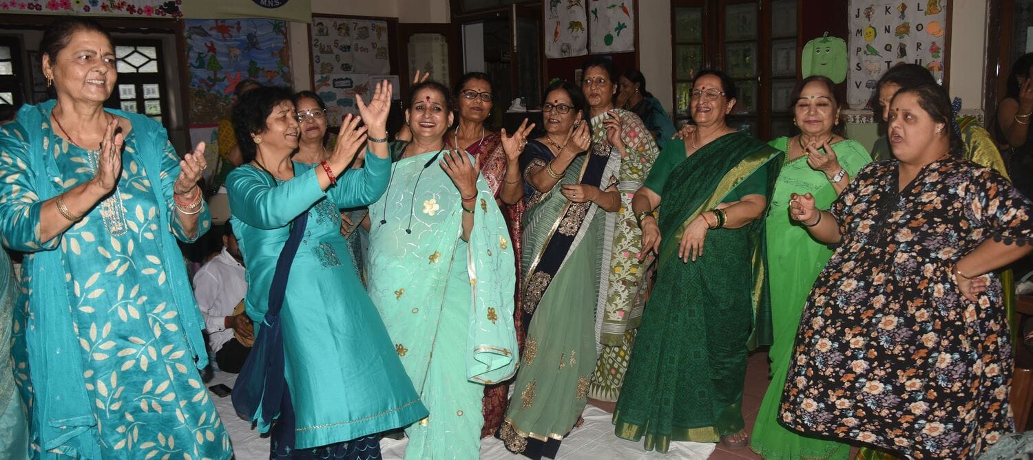 लखनऊ वीमेंस एसोसिएशन की नई कार्यकारिणी के चयन के बाद सांस्कृतिक आयोजन हुए। लखनऊ वीमेंस एसोसिएशन की नई कार्यकारिणी के चयन के बाद सांस्कृतिक आयोजन हुए।