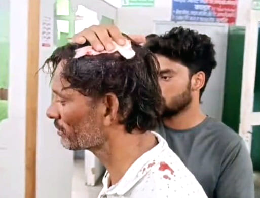 पहासू के सोही गांव में हुए विवाद के बाद घायल रमी सिंह। संवाद पहासू के सोही गांव में हुए विवाद के बाद घायल रमी सिंह। संवाद
