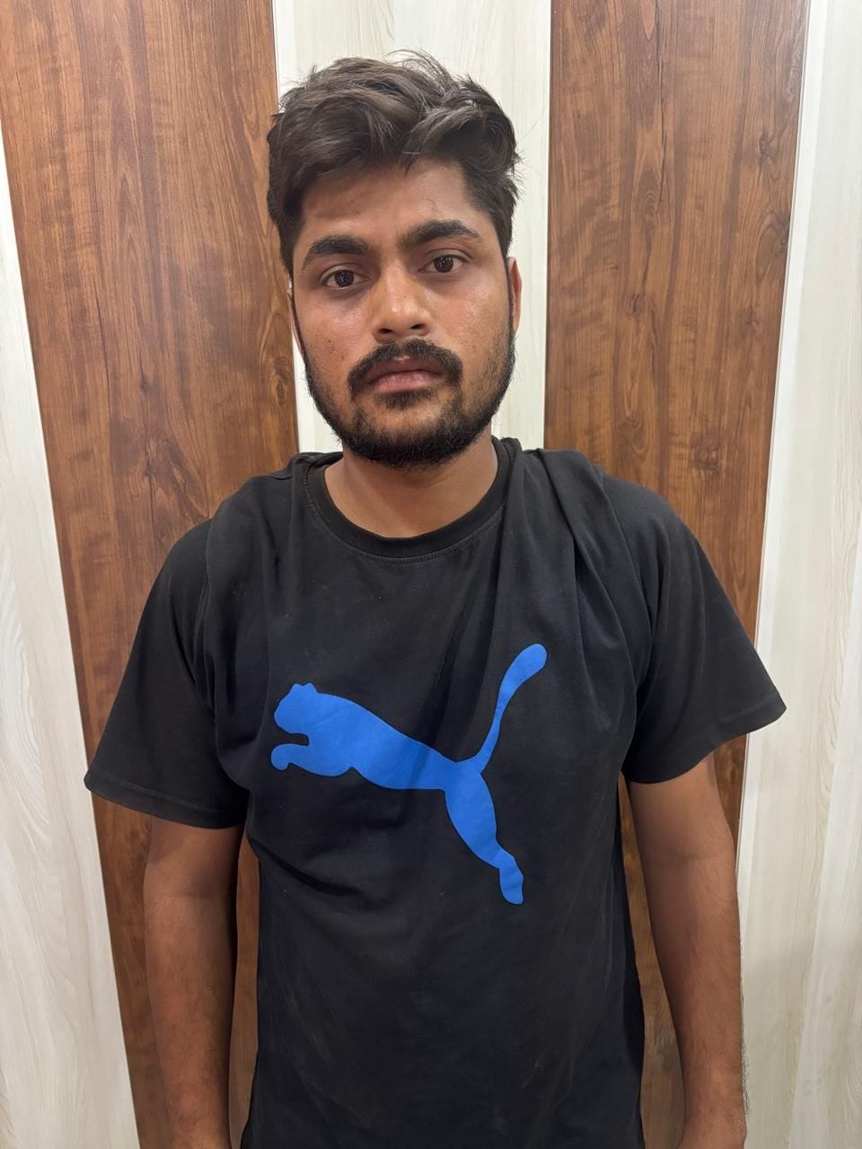 पुलिस की गिरफ्त में आरोपी। पुलिस की गिरफ्त में आरोपी।
