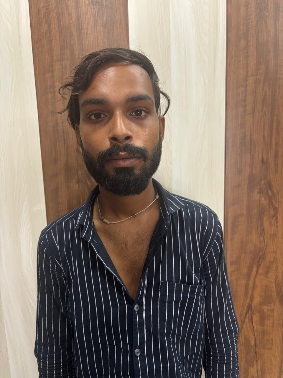 पुलिस की गिरफ्त में आरोपी। पुलिस की गिरफ्त में आरोपी।