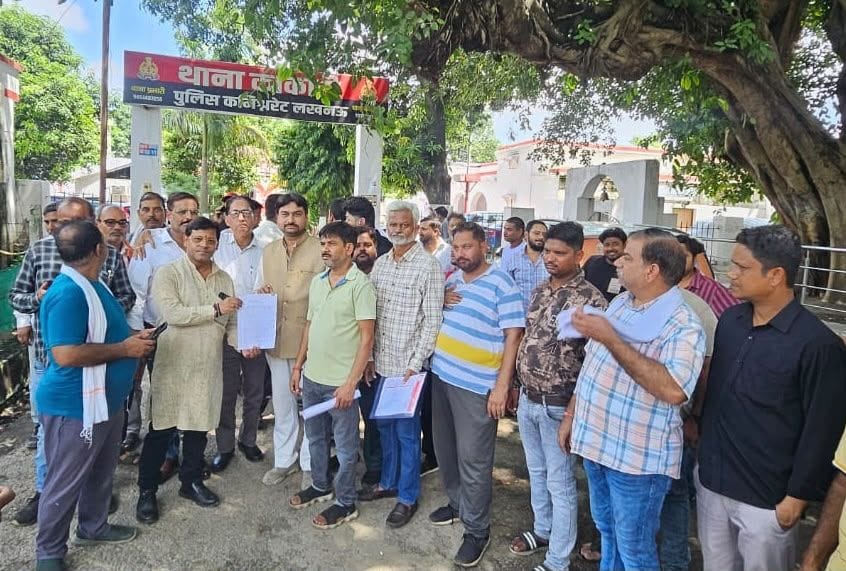 पुलिस की गिरफ्त में आरोपी। पुलिस की गिरफ्त में आरोपी।