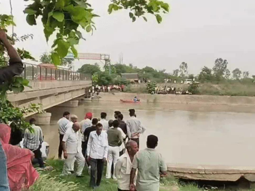 सेना का जवान रविकांत व उसकी पत्नी सोनी। स्रोत परिजन सेना का जवान रविकांत व उसकी पत्नी सोनी। स्रोत परिजन