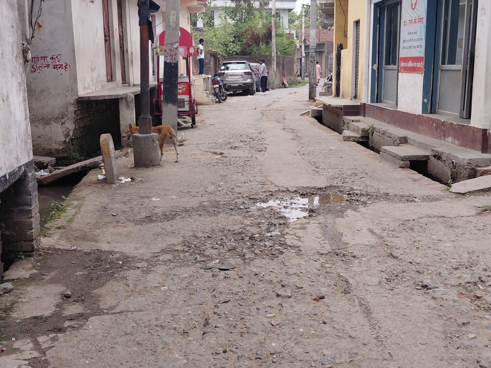 टनकपुर हाइवे पर बना गहरा गड्ढा। संवाद टनकपुर हाइवे पर बना गहरा गड्ढा। संवाद